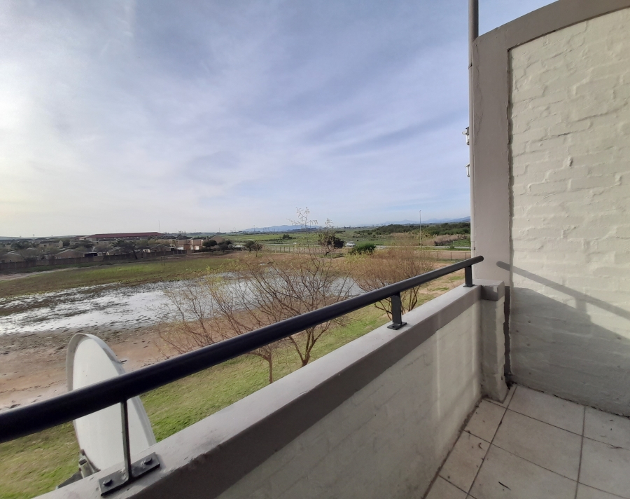 8 Bedroom Property for Sale in Uitzicht Western Cape